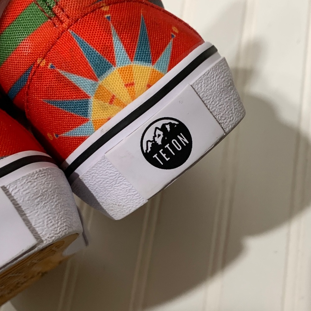 Teton Trade Co Artist Series Canvas Slip Ons Unisex - Picture 6 of 7
